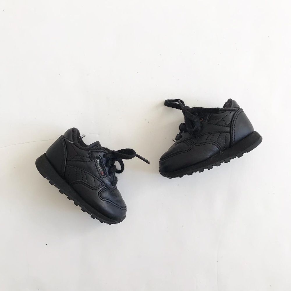 Reebok black classics leather trainers size 2